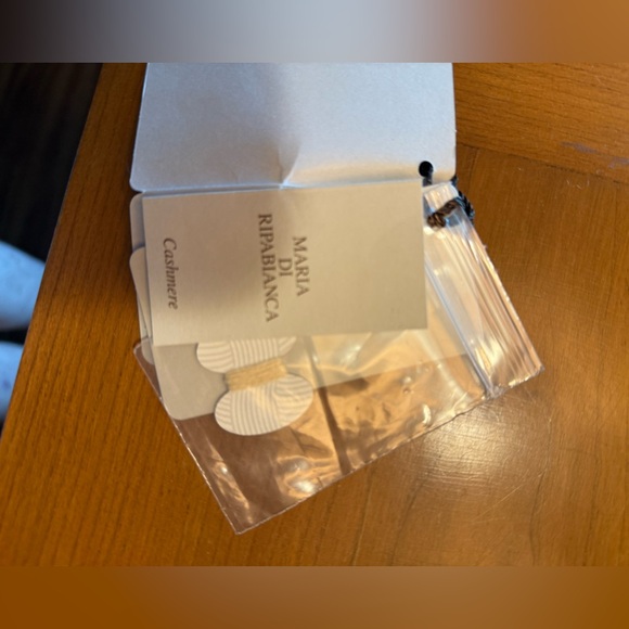 CASHMERE Maria Di Ripabianca~ Sweater; Made in ITALY. USA Size 8 (Medium) - Picture 9 of 11